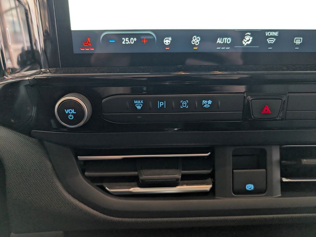 Ford Tourneo Custom 2025