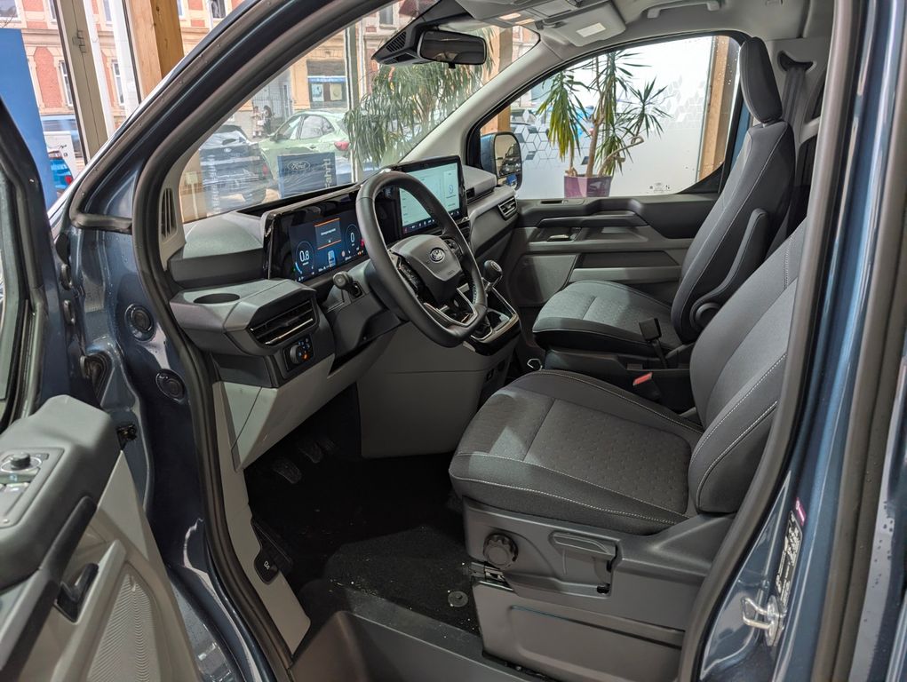 Ford Tourneo Custom 2025