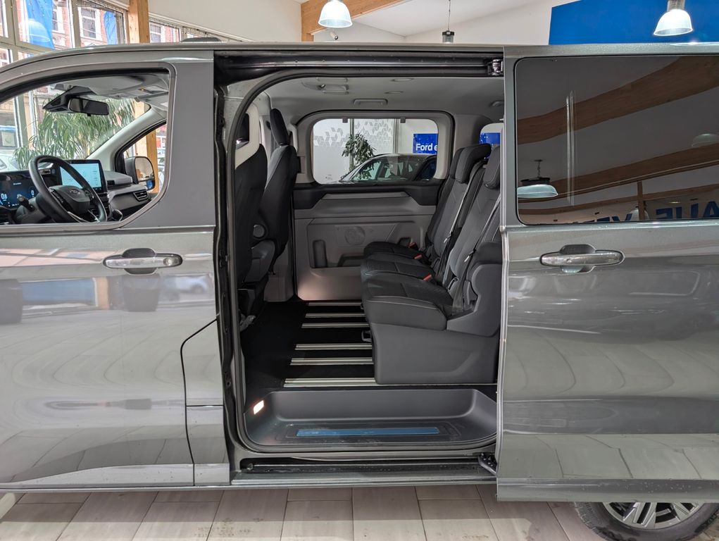 Ford Tourneo Custom 2025