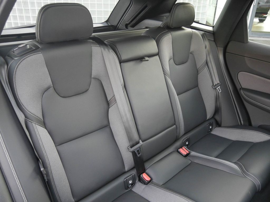 Volvo XC60 2025