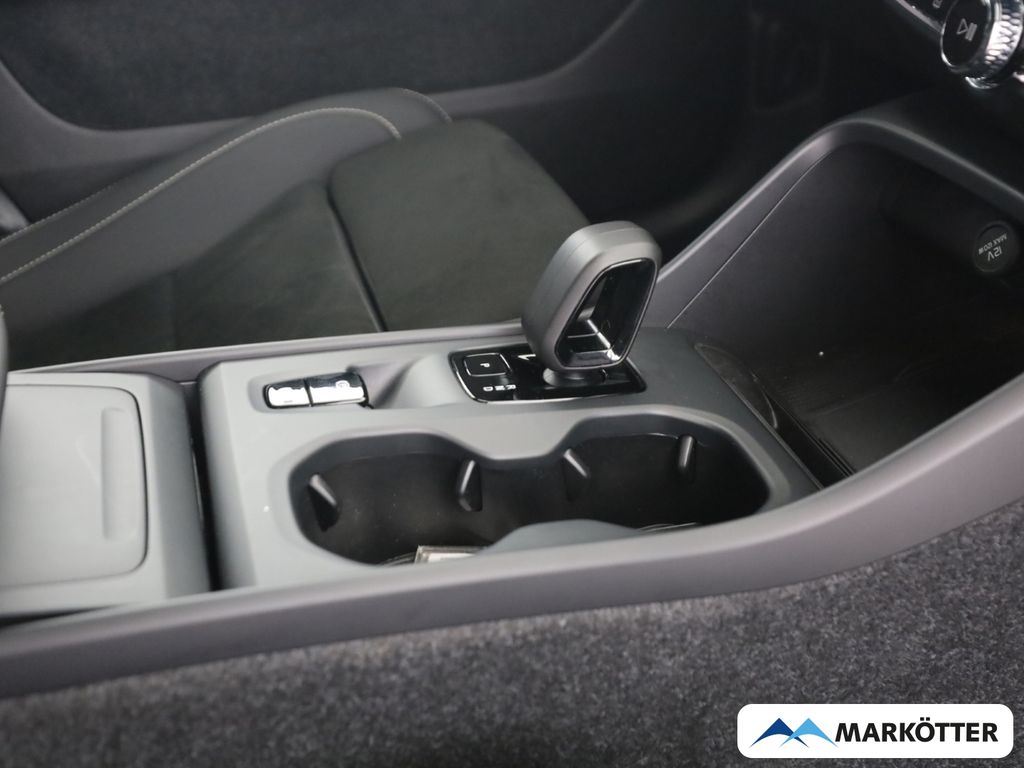 Volvo XC40 2025