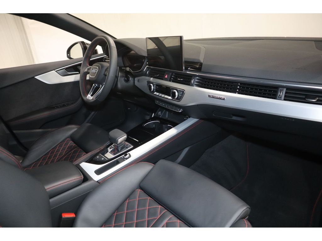 Audi A4 2025