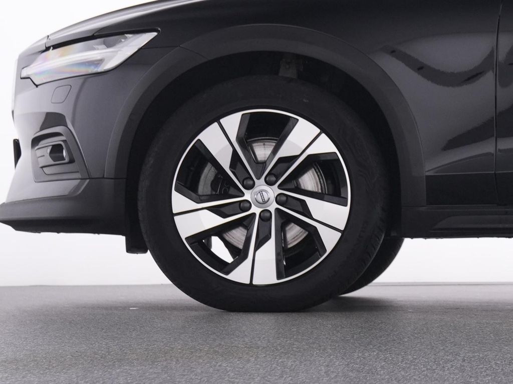 Volvo V60 Cross Country 2023