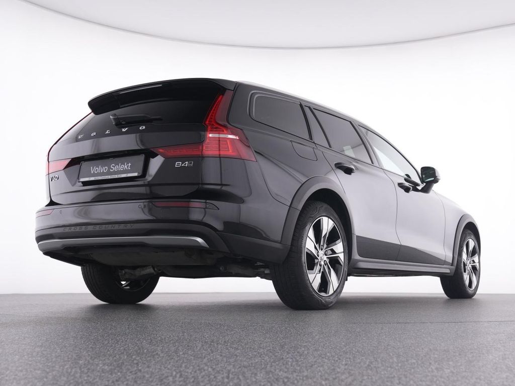 Volvo V60 Cross Country 2023