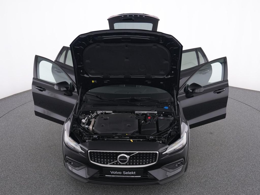 Volvo V60 Cross Country 2023