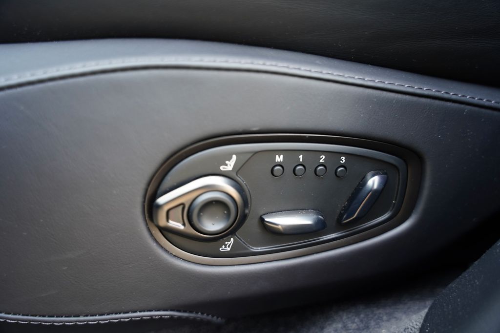 Aston Martin DBX 2024