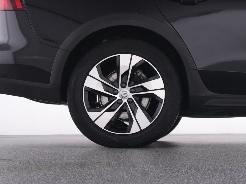 Volvo V60 Cross Country 2023