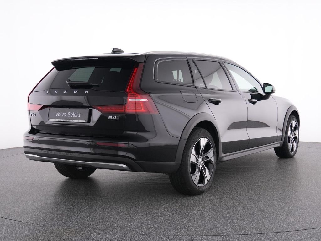 Volvo V60 Cross Country 2023