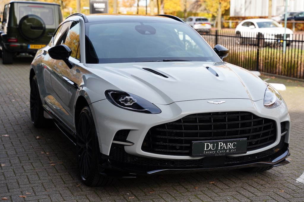 Aston Martin DBX 2024