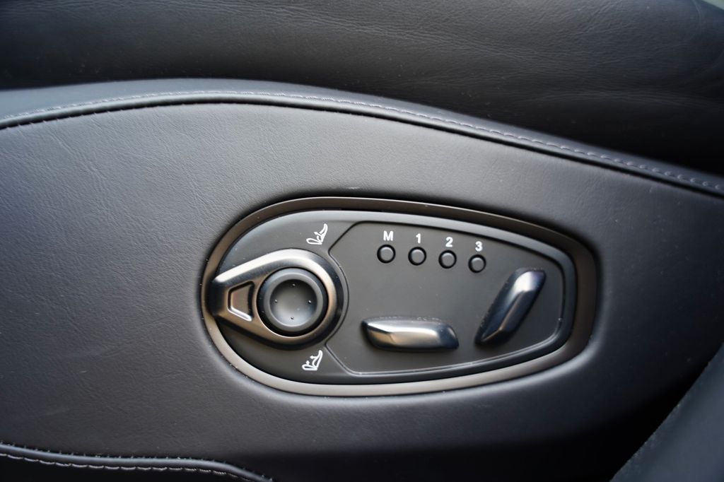 Aston Martin DBX 2024