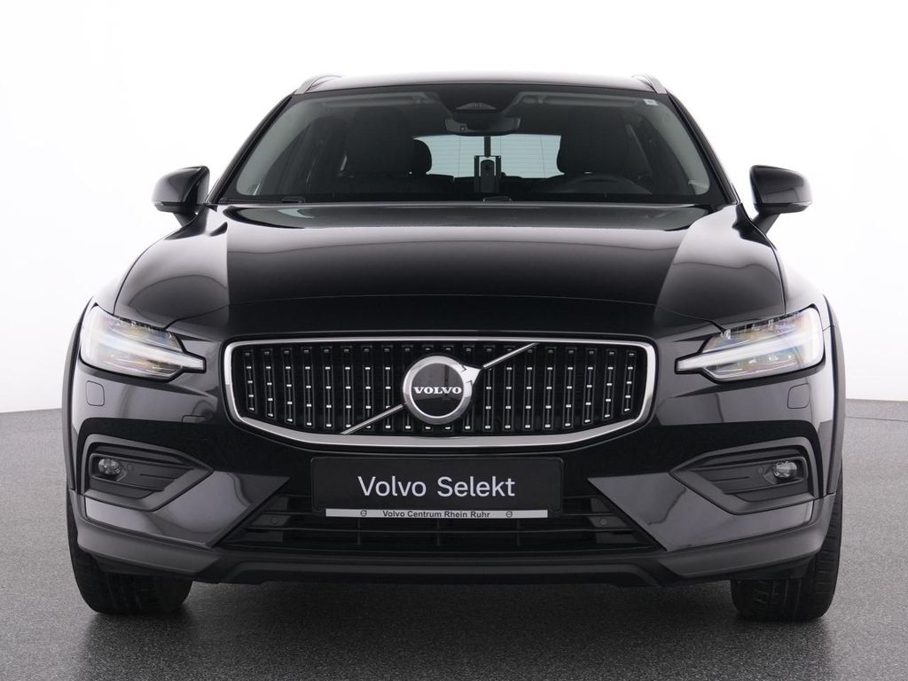 Volvo V60 Cross Country 2023