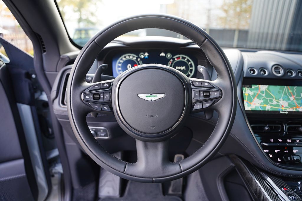 Aston Martin DBX 2024