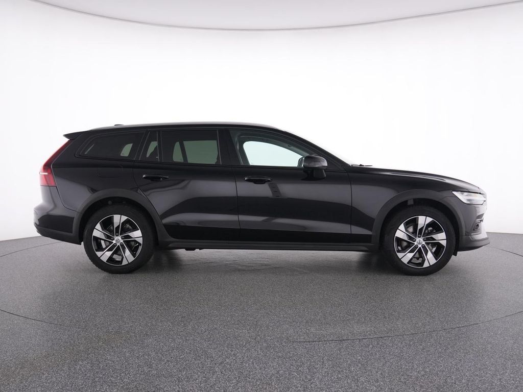 Volvo V60 Cross Country 2023