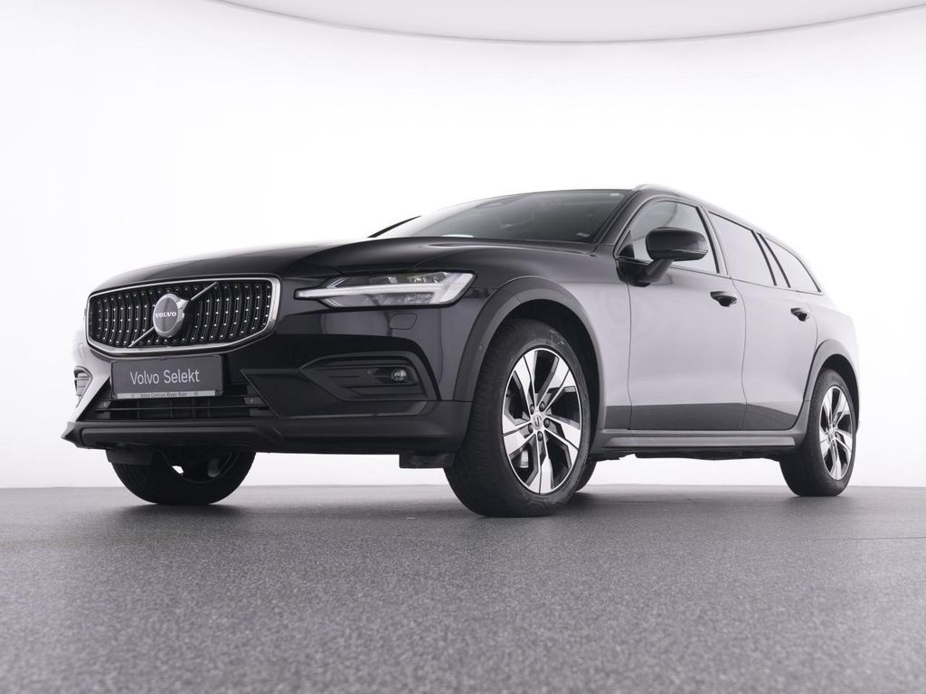 Volvo V60 Cross Country 2023
