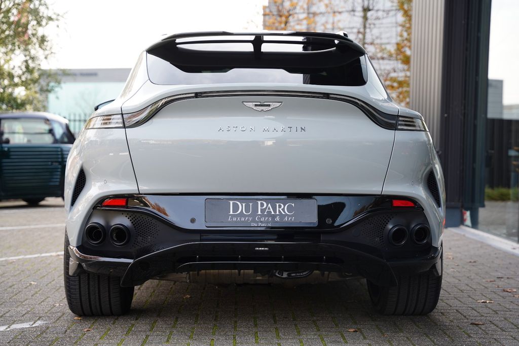 Aston Martin DBX 2024