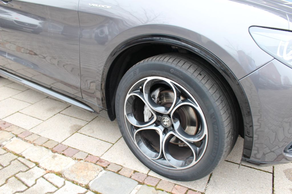 Alfa Romeo Stelvio 2023