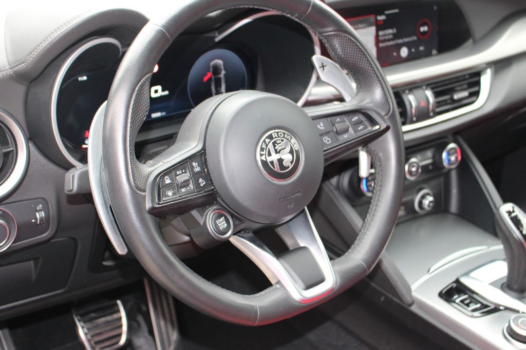 Alfa Romeo Stelvio 2023