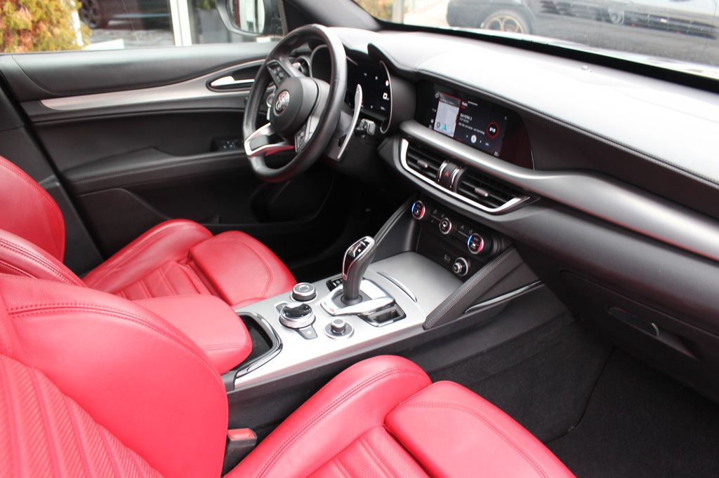 Alfa Romeo Stelvio 2023