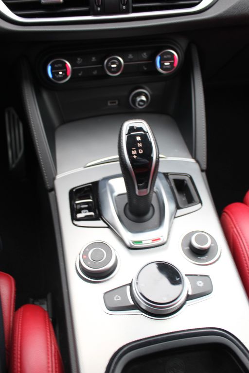 Alfa Romeo Stelvio 2023