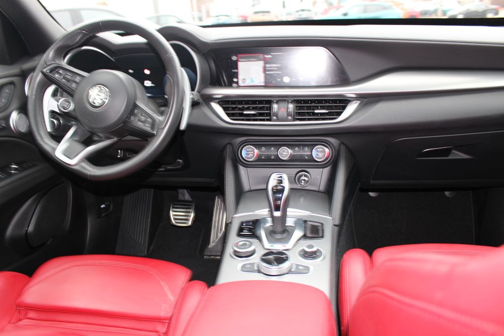 Alfa Romeo Stelvio 2023