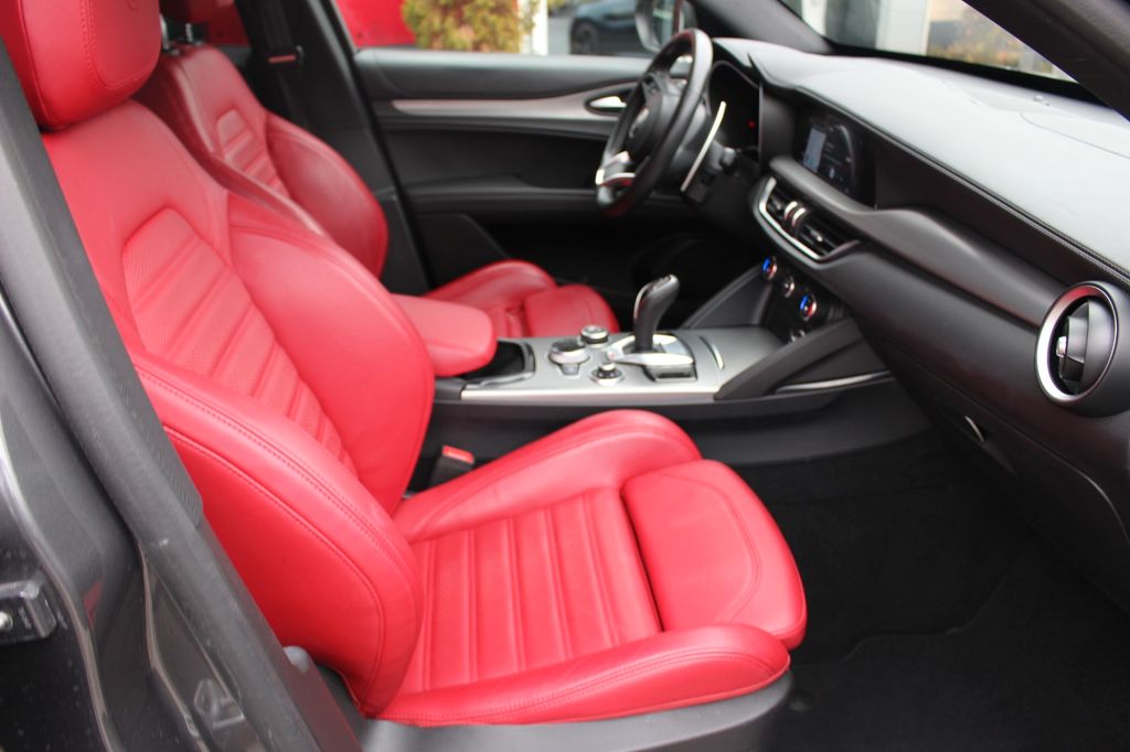 Alfa Romeo Stelvio 2023