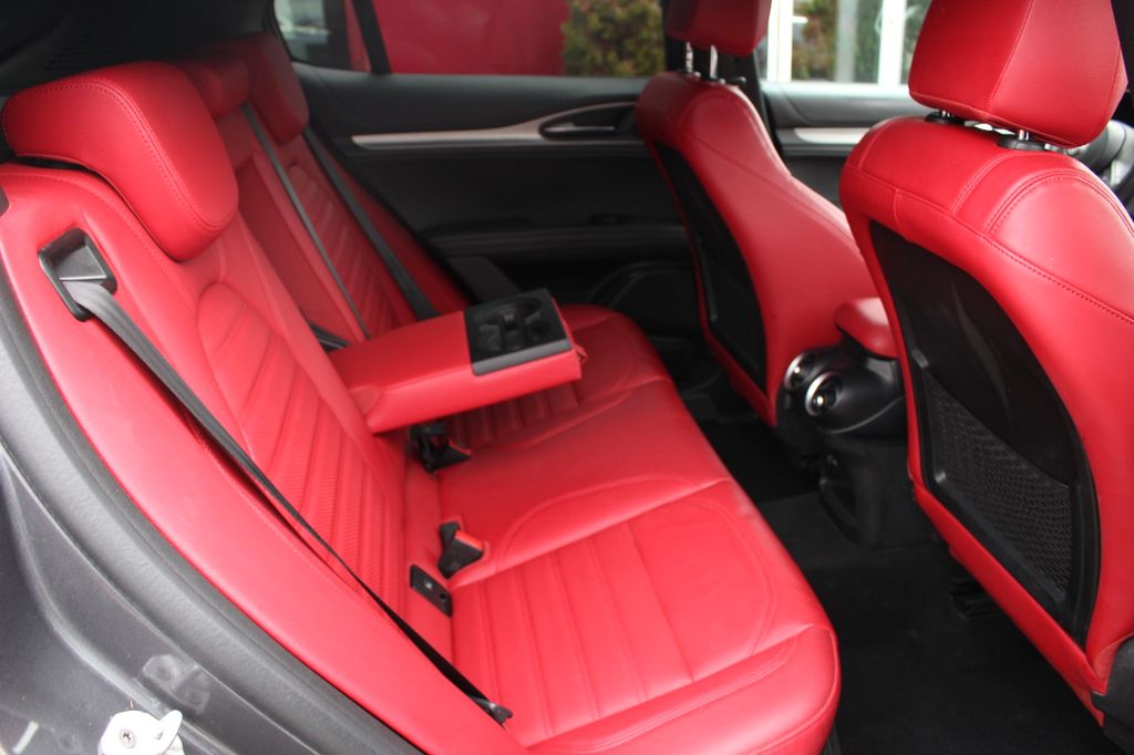 Alfa Romeo Stelvio 2023