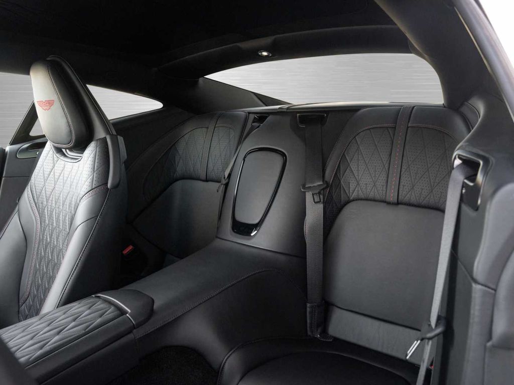 Aston Martin DB12 2024