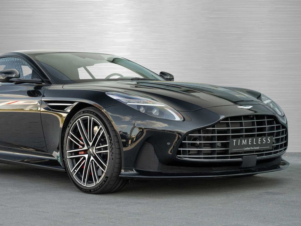 Aston Martin DB12 2024