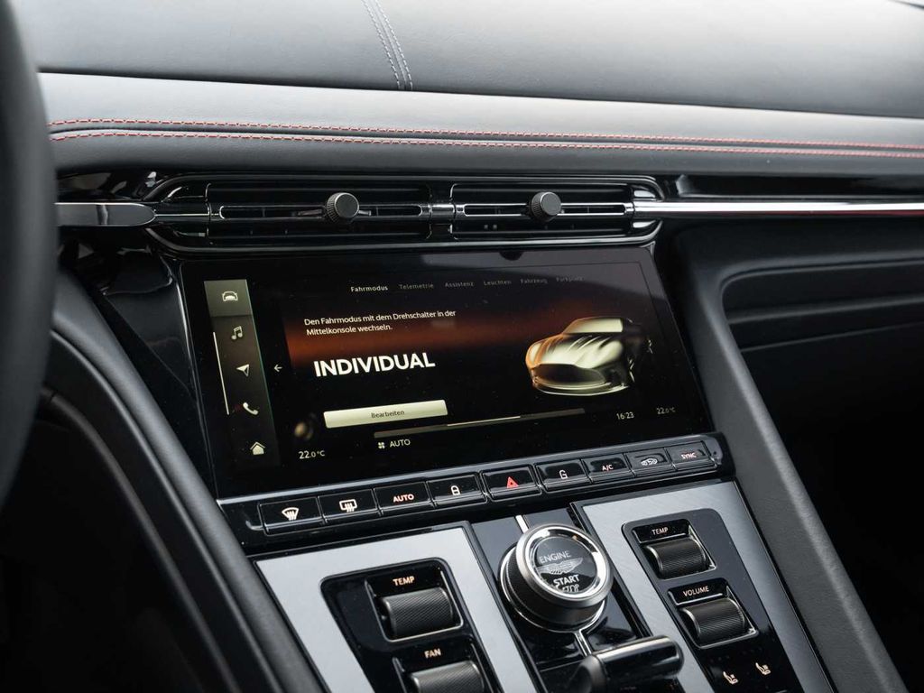 Aston Martin DB12 2024