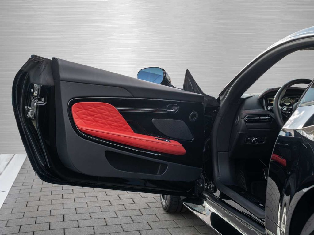 Aston Martin DB12 2024