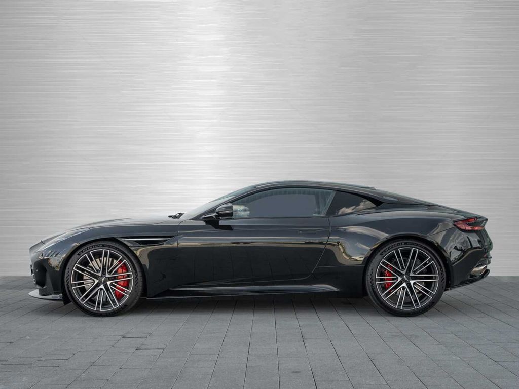 Aston Martin DB12 2024