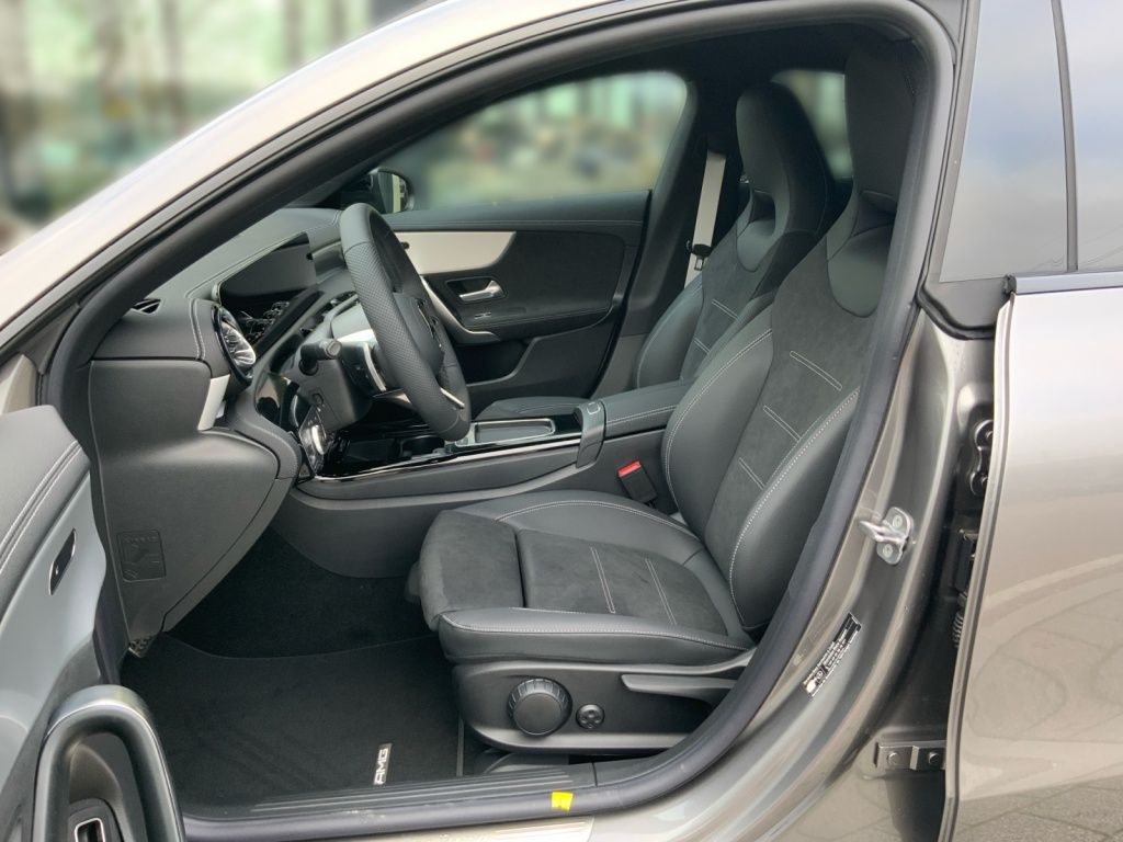 Mercedes-Benz CLA 180 2025