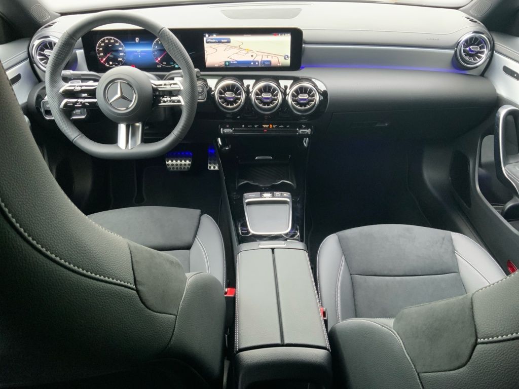 Mercedes-Benz CLA 180 2025