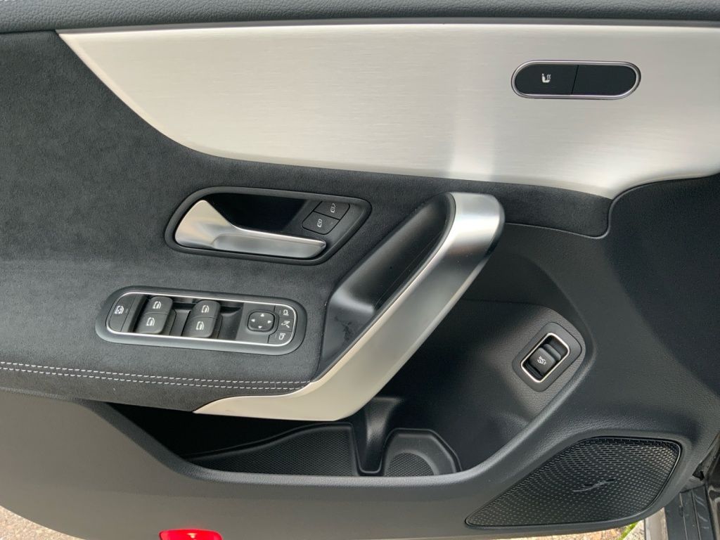 Mercedes-Benz CLA 180 2025