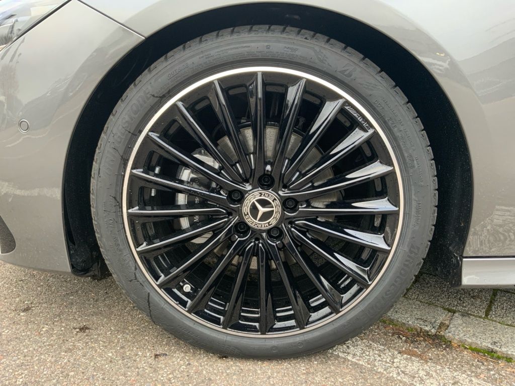 Mercedes-Benz CLA 180 2025