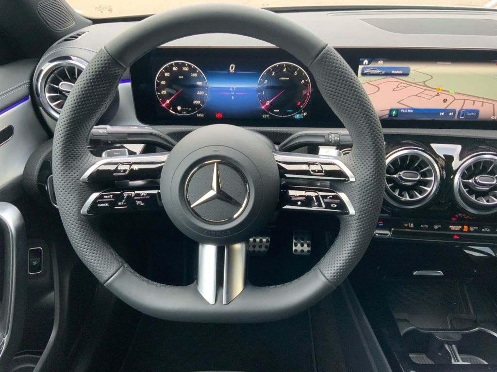 Mercedes-Benz CLA 180 2025