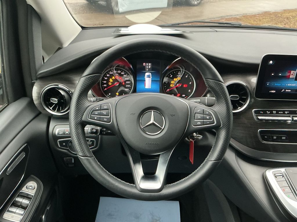 Mercedes-Benz V 300 2024