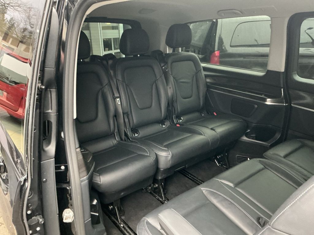 Mercedes-Benz V 300 2024
