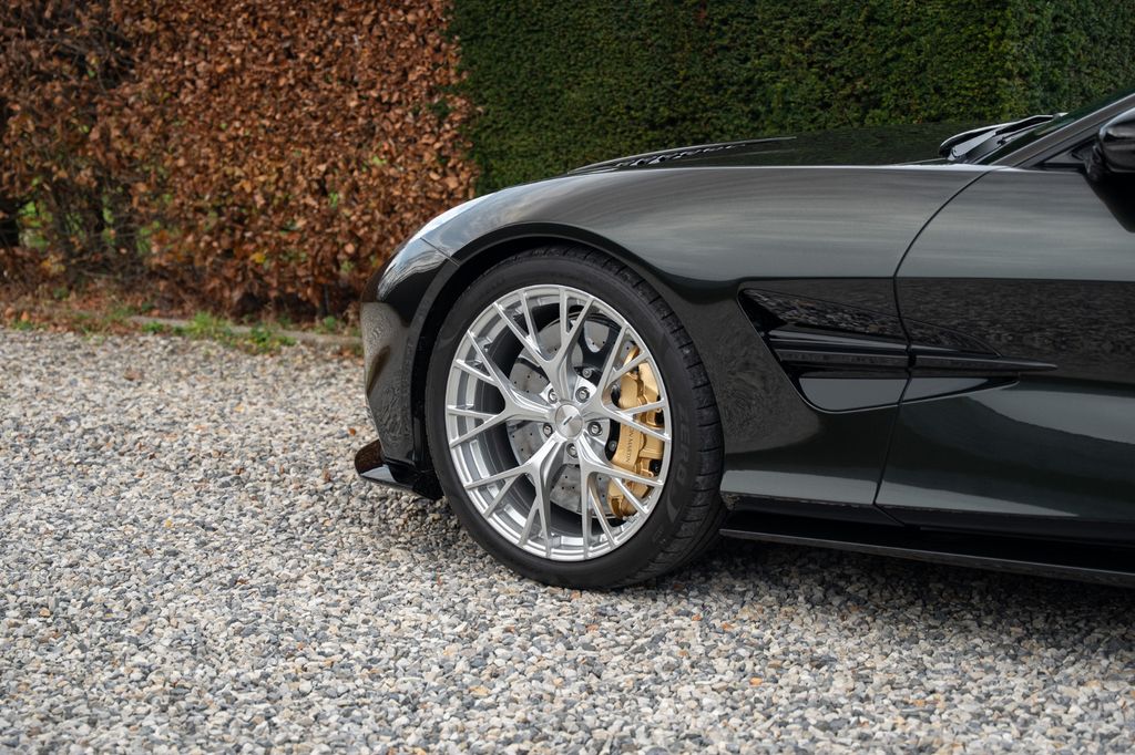 Aston Martin Vanquish 2025