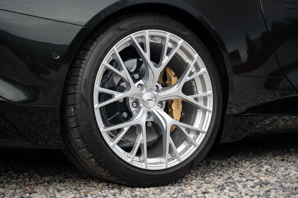 Aston Martin Vanquish 2025