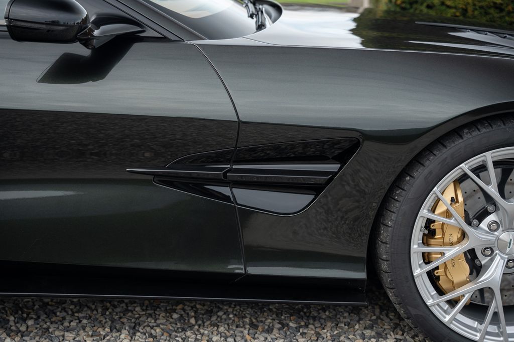 Aston Martin Vanquish 2025