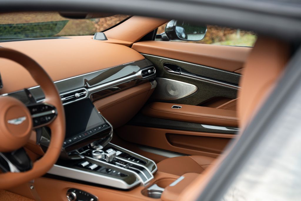 Aston Martin Vanquish 2025