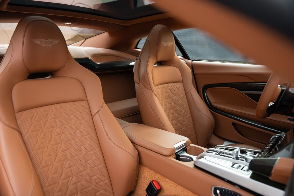 Aston Martin Vanquish 2025