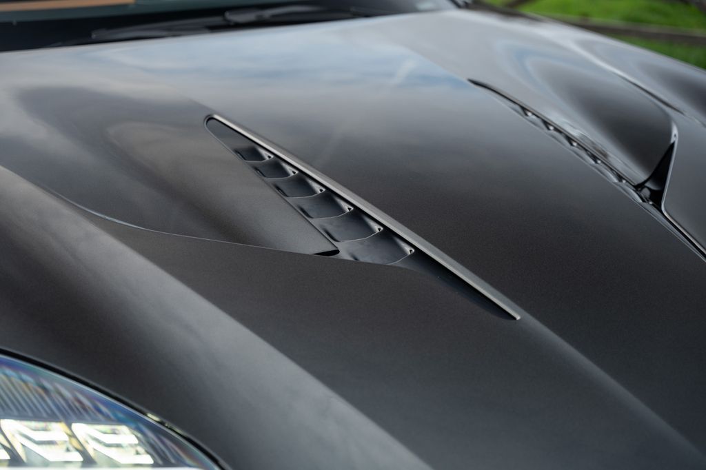 Aston Martin Vanquish 2025