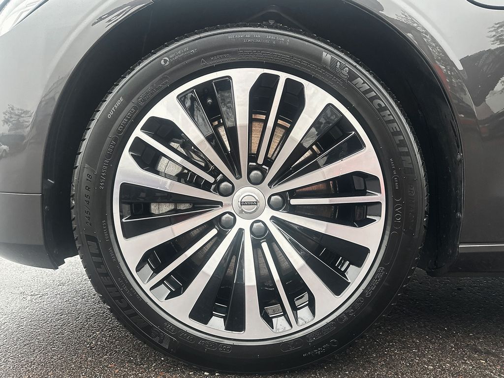 Volvo V90 2025
