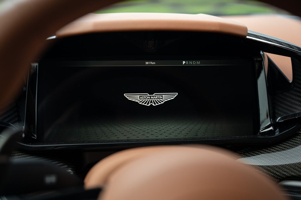 Aston Martin Vanquish 2025