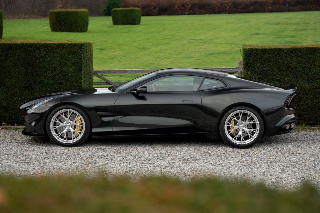 Aston Martin Vanquish 2025