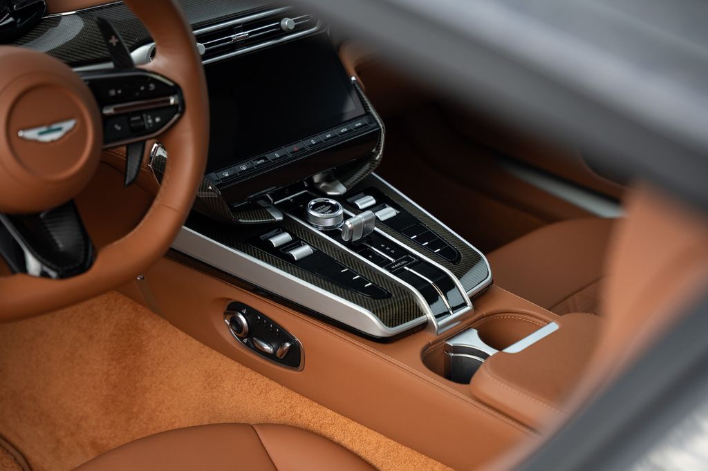 Aston Martin Vanquish 2025