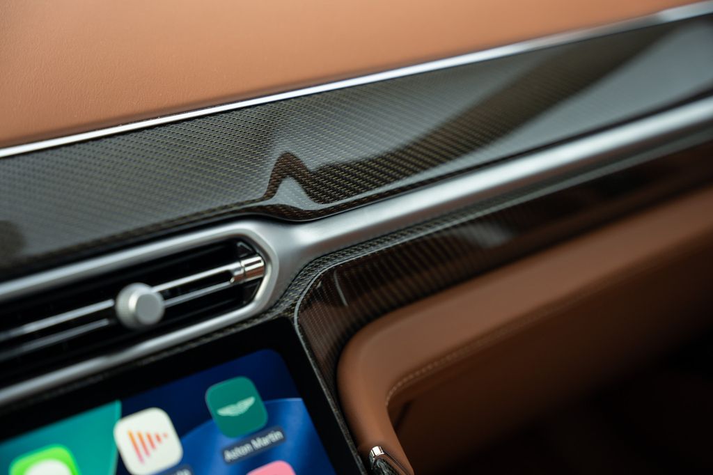 Aston Martin Vanquish 2025