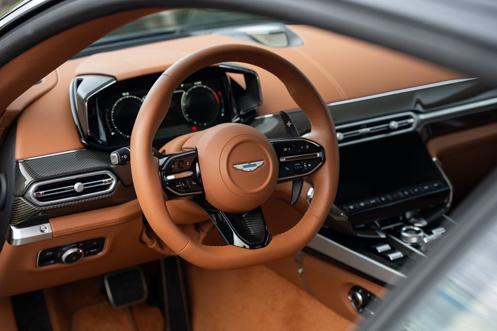 Aston Martin Vanquish 2025